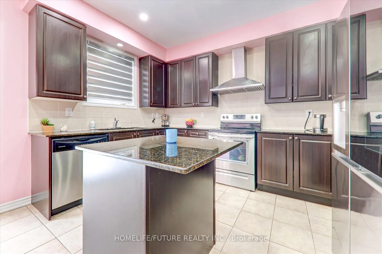 Photo 12 of 30 Willoughby Place, Clarington, Bowmanville — HOMEH