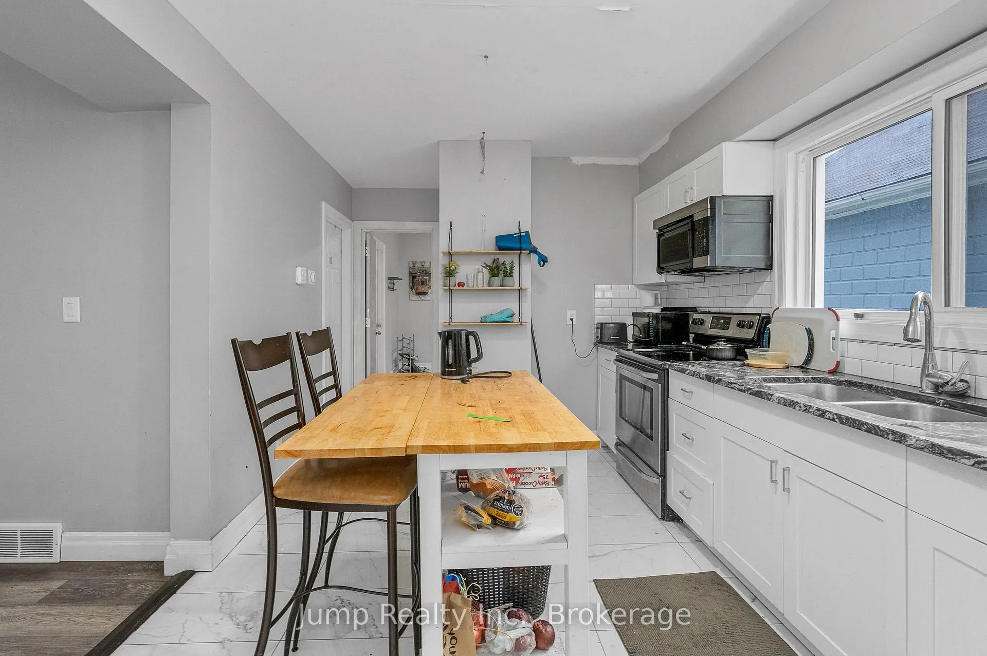 Photo 15 of 568 Tournier Street, Windsor — HOMEH