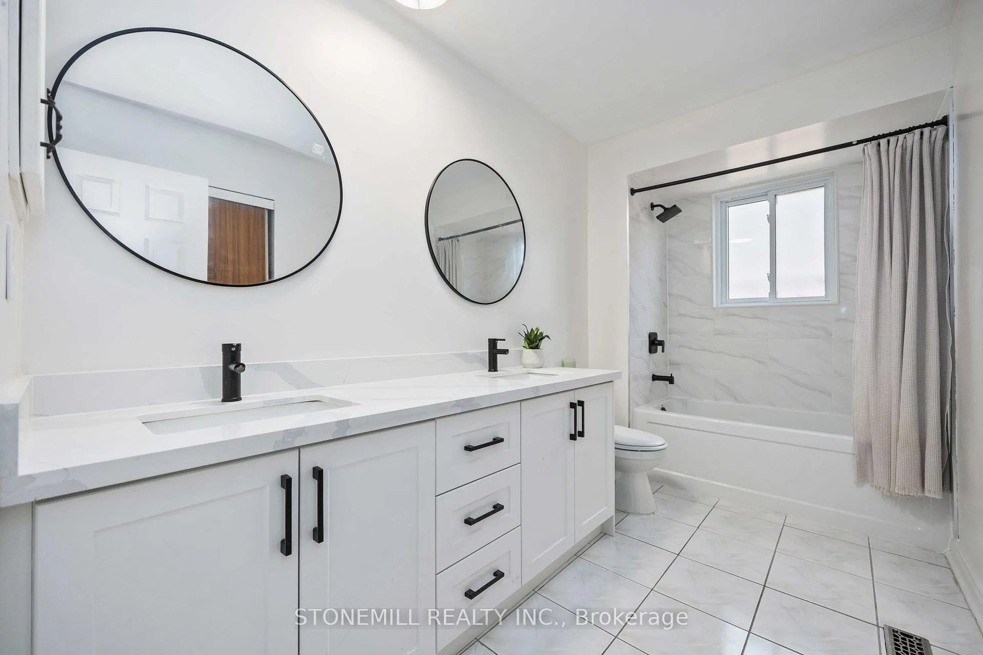 Photo 28 of 24 Soho Crescent, Markham, Markville — HOMEH