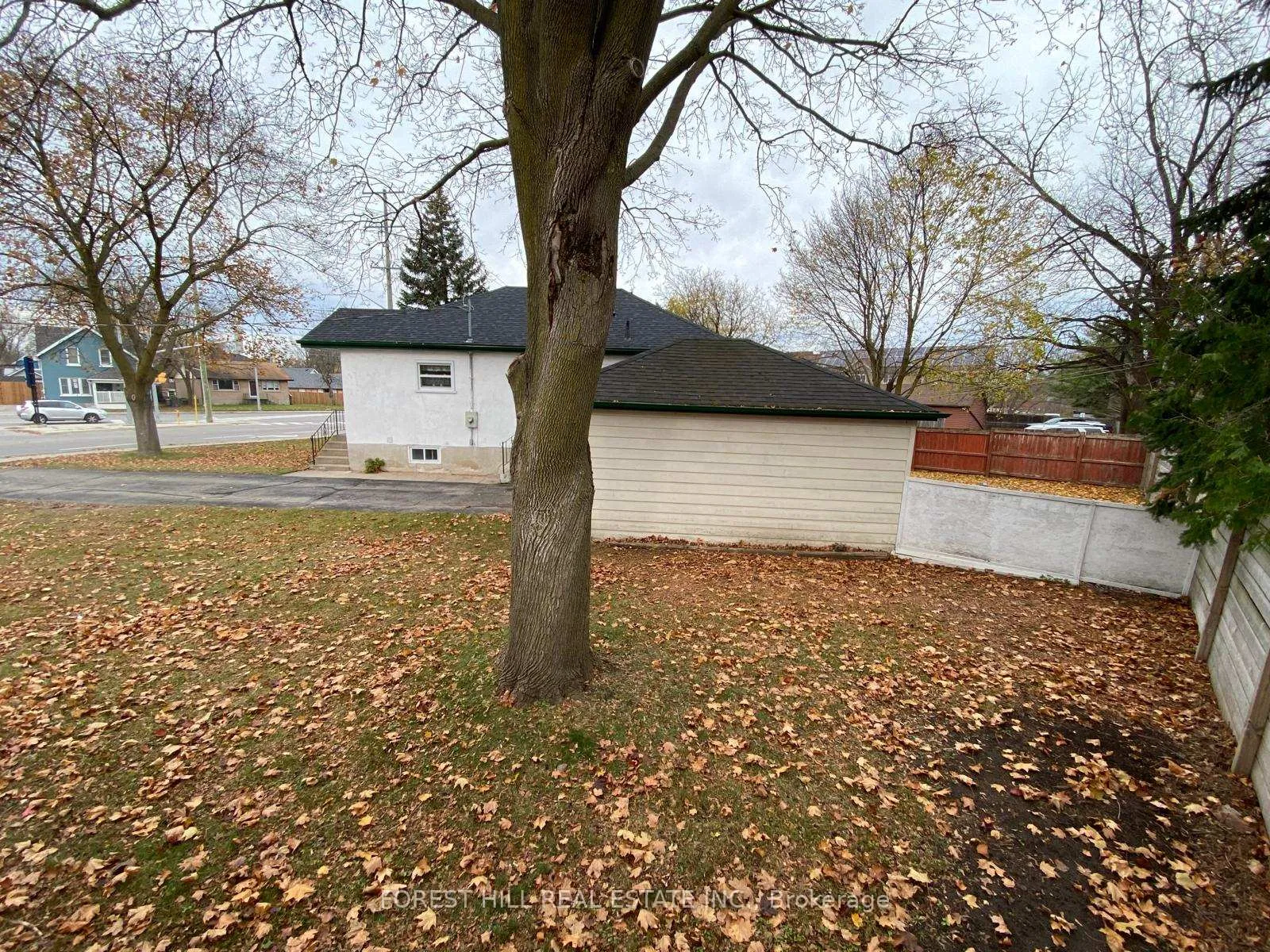 Photo 5 of 321 Innisfil Street, Barrie, Allandale — HOMEH