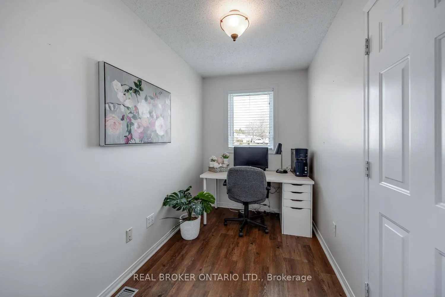 Photo 6 of 172 Wilmot Trail, Clarington, Newcastle — HOMEH