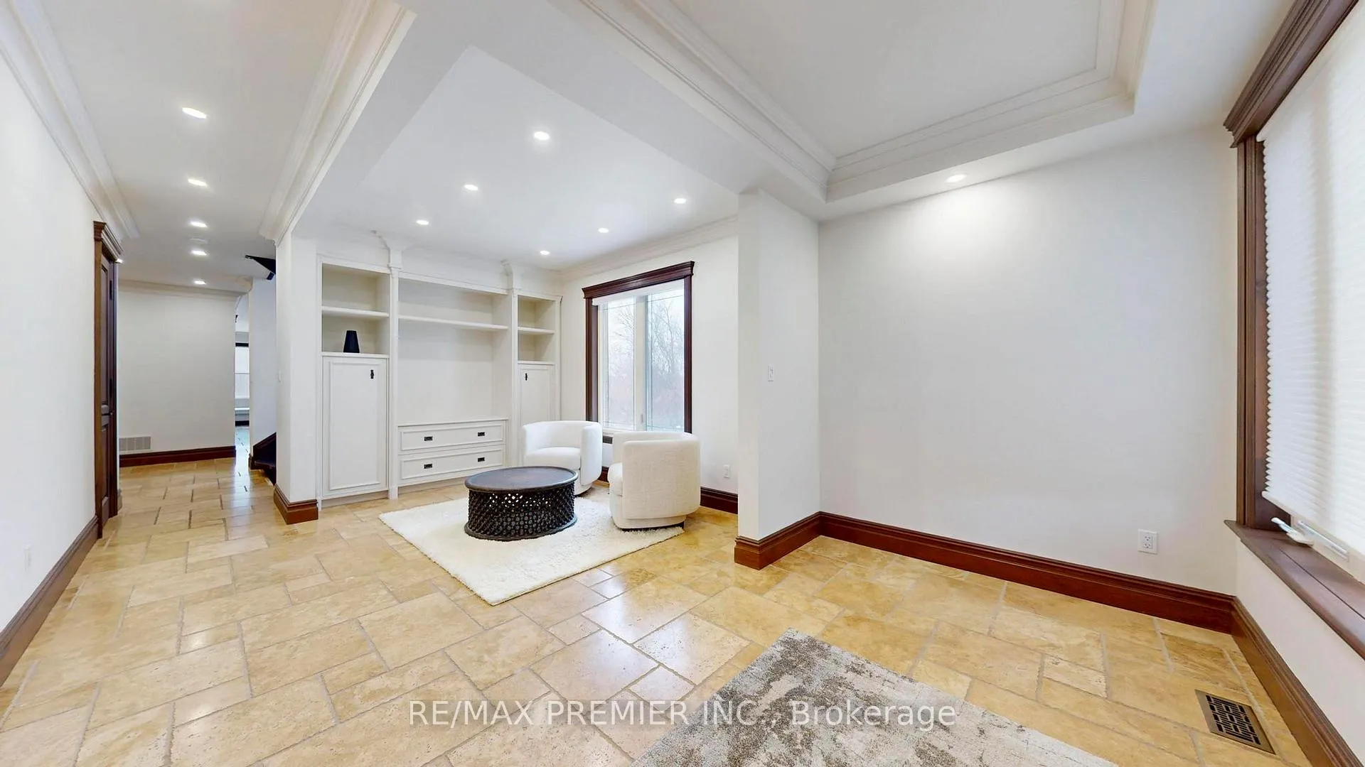 Photo 3 of 249 Ashton Drive, Vaughan, Maple — HOMEH