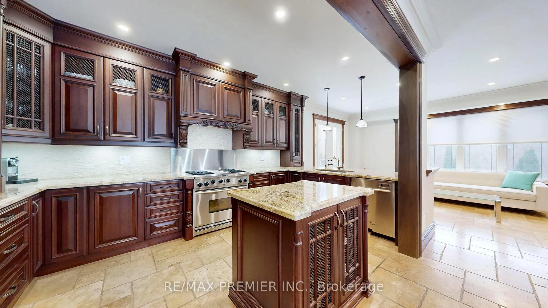 Photo 6 of 249 Ashton Drive, Vaughan, Maple — HOMEH