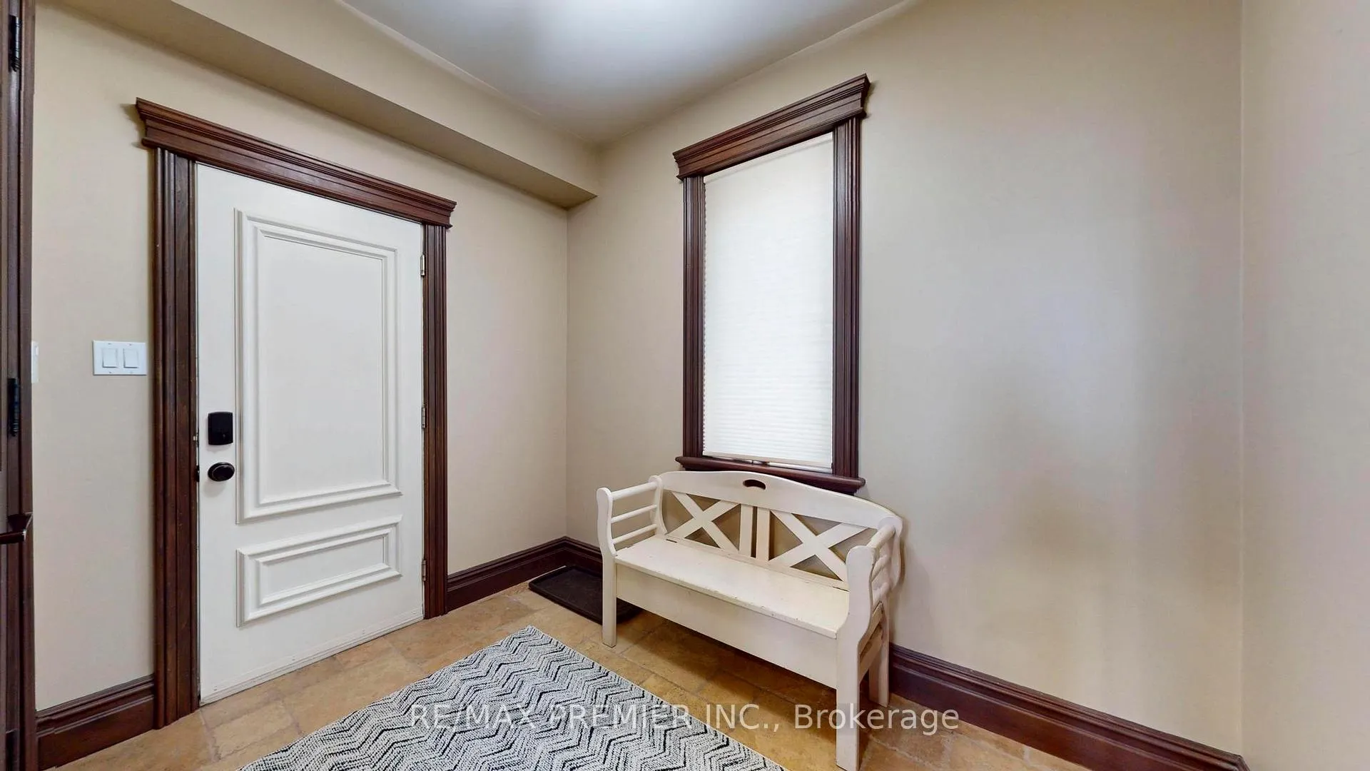 Photo 13 of 249 Ashton Drive, Vaughan, Maple — HOMEH