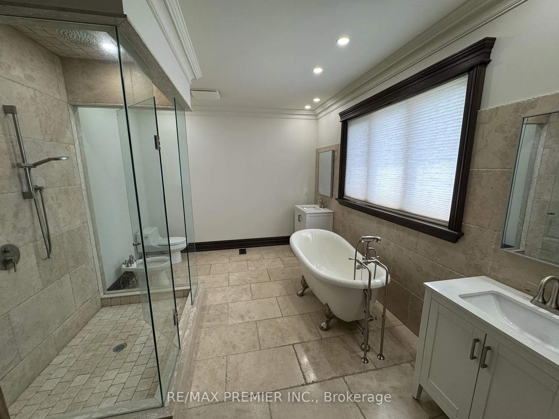 Photo 16 of 249 Ashton Drive, Vaughan, Maple — HOMEH