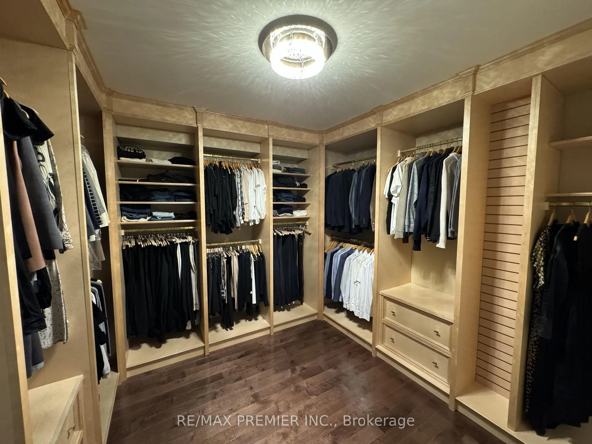 Photo 17 of 249 Ashton Drive, Vaughan, Maple — HOMEH