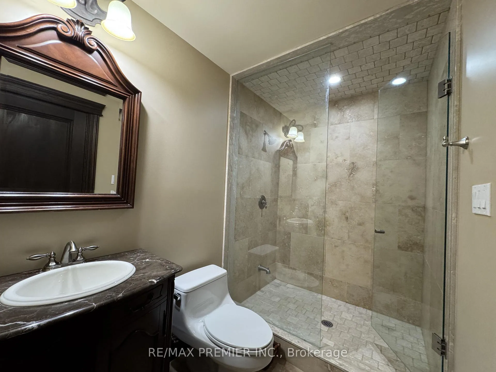 Photo 24 of 249 Ashton Drive, Vaughan, Maple — HOMEH