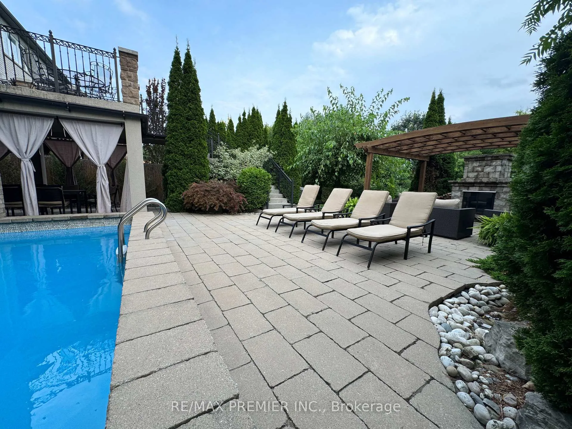 Photo 30 of 249 Ashton Drive, Vaughan, Maple — HOMEH
