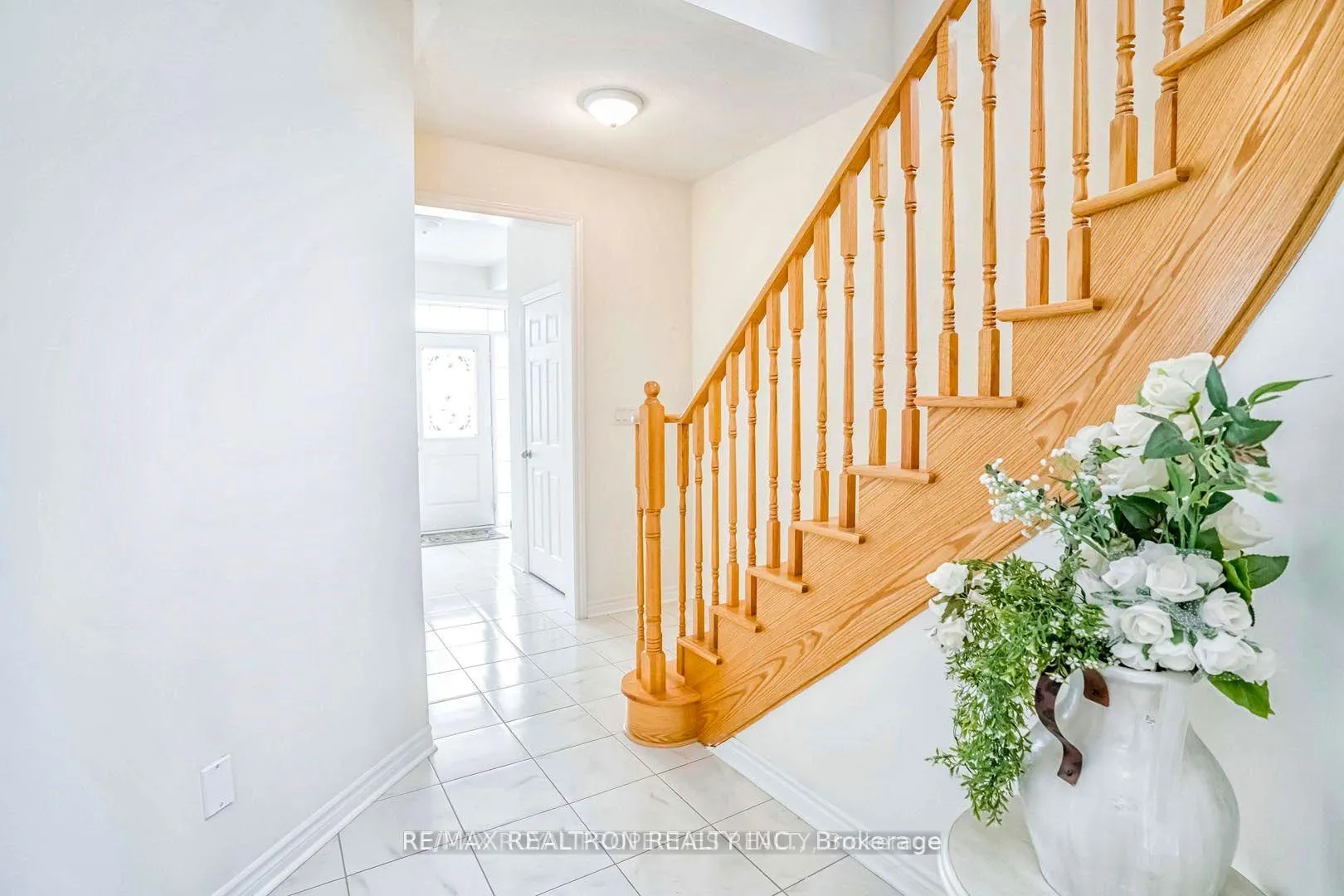 Photo 3 of 1877 Castlepoint Drive, Oshawa, Taunton — HOMEH