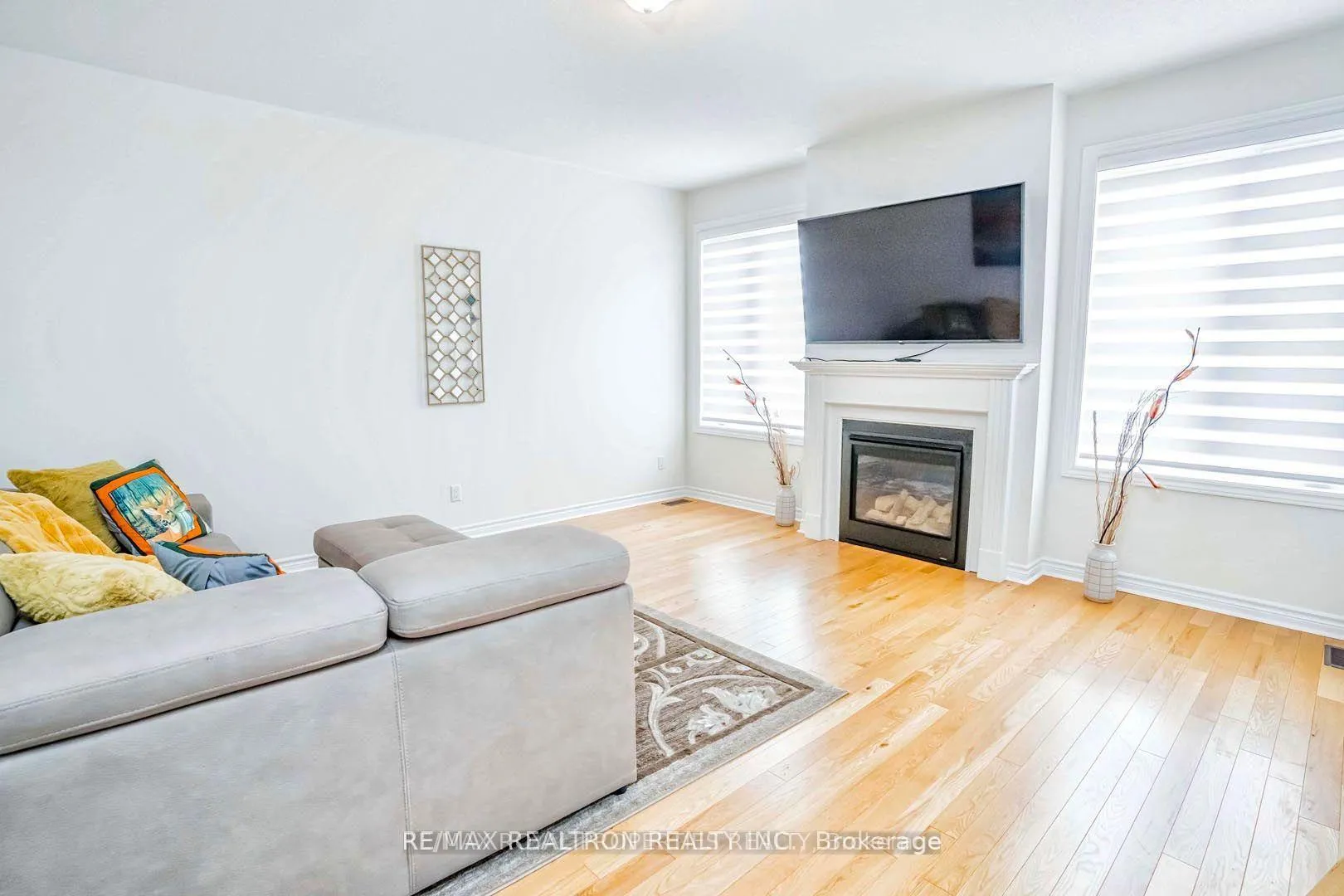 Photo 4 of 1877 Castlepoint Drive, Oshawa, Taunton — HOMEH