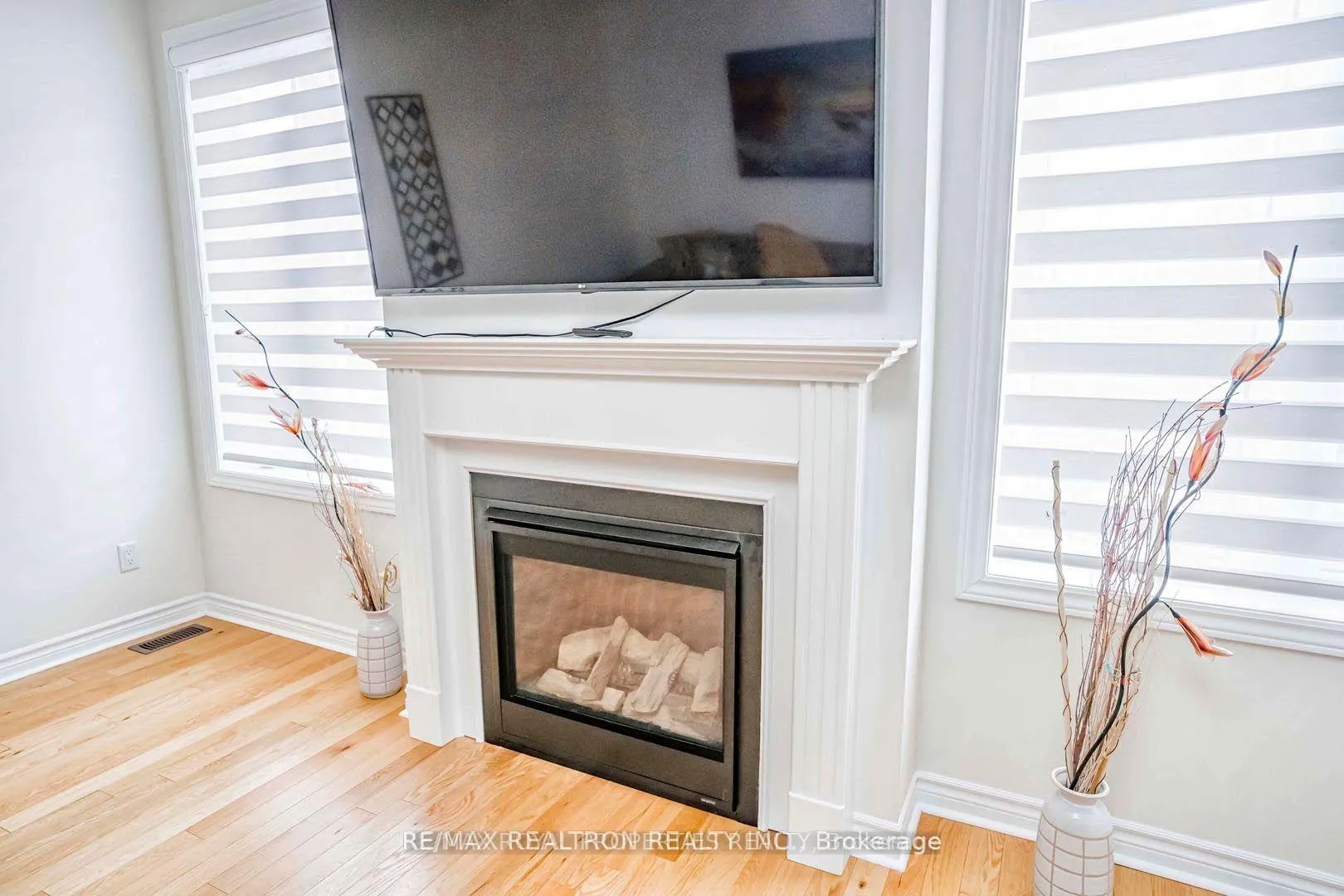 Photo 5 of 1877 Castlepoint Drive, Oshawa, Taunton — HOMEH