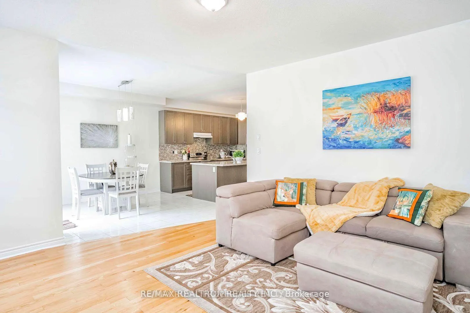 Photo 7 of 1877 Castlepoint Drive, Oshawa, Taunton — HOMEH