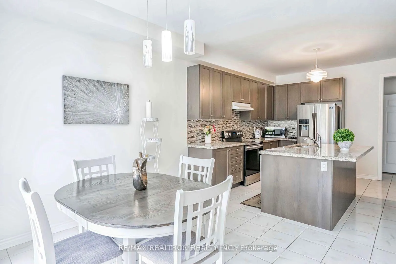 Photo 8 of 1877 Castlepoint Drive, Oshawa, Taunton — HOMEH
