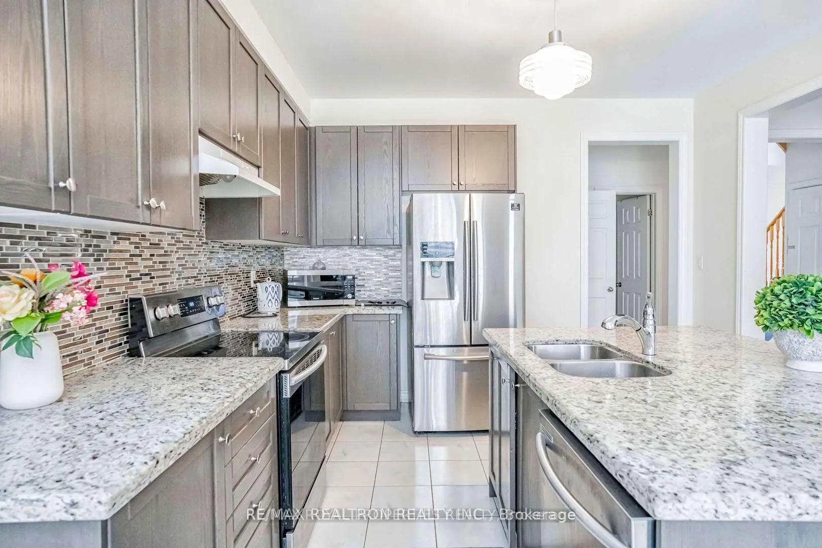 Photo 11 of 1877 Castlepoint Drive, Oshawa, Taunton — HOMEH