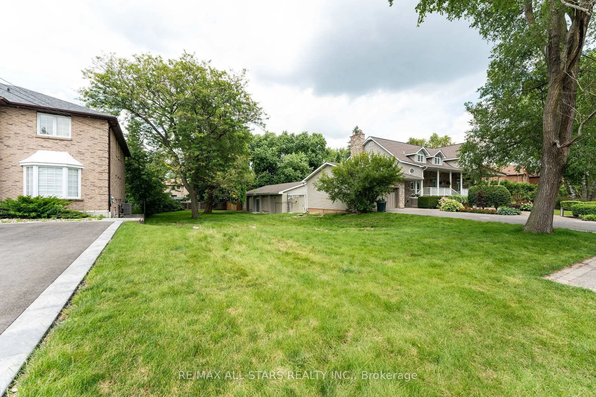 Photo 5 of 206 Church Street, Markham, Markham Village — HOMEH