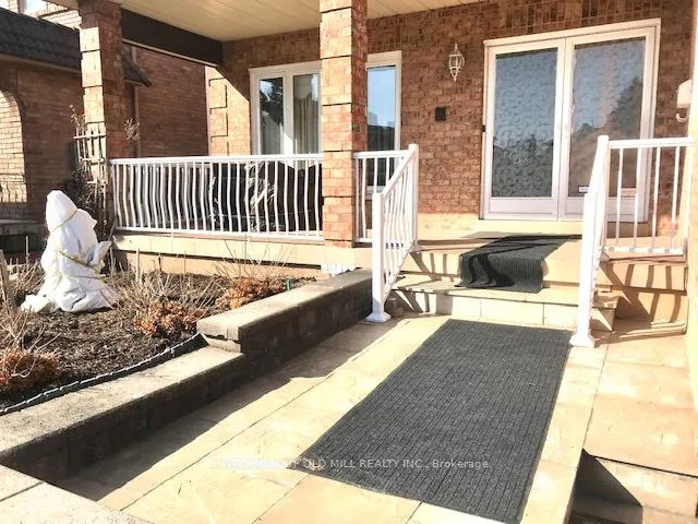 Photo 2 of 103 Benjamin Drive, Vaughan, East Woodbridge — HOMEH