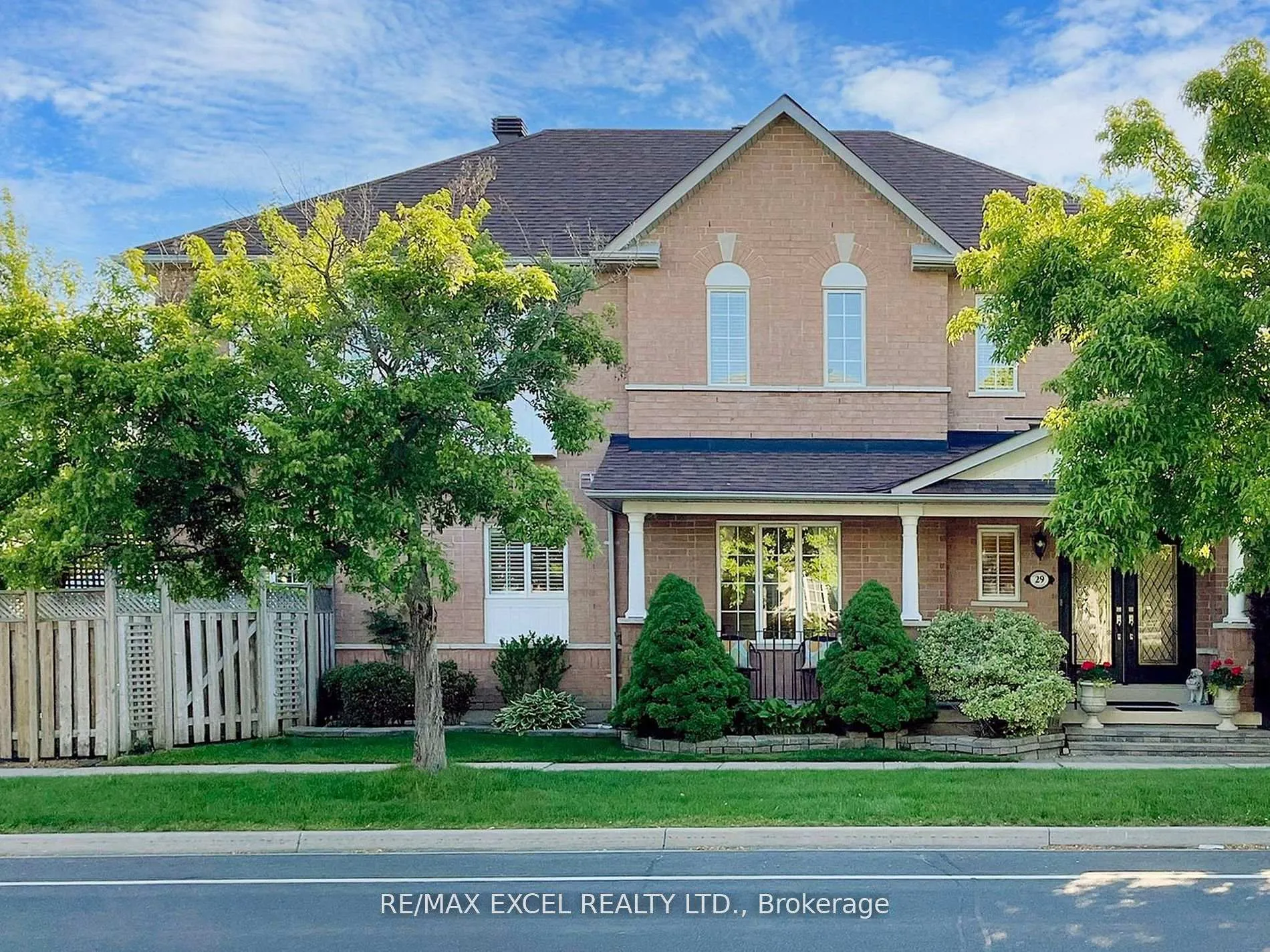 Photo 3 of 29 Westchester Crescent, Markham, Berczy — HOMEH