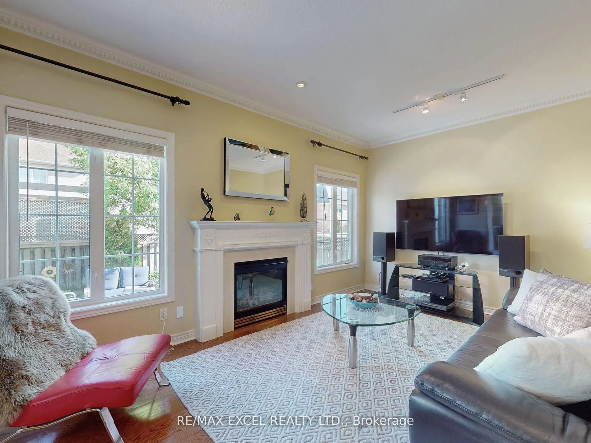 Photo 13 of 29 Westchester Crescent, Markham, Berczy — HOMEH