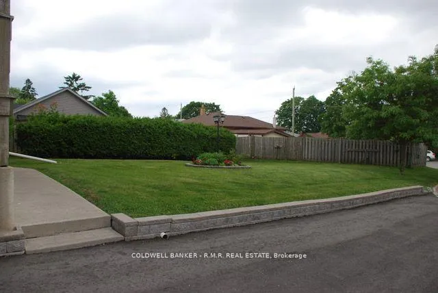 Photo 3 of 439 Austen Court, Oshawa, Donevan — HOMEH