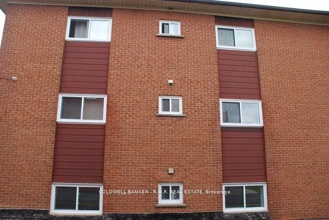 Photo 4 of 439 Austen Court, Oshawa, Donevan — HOMEH