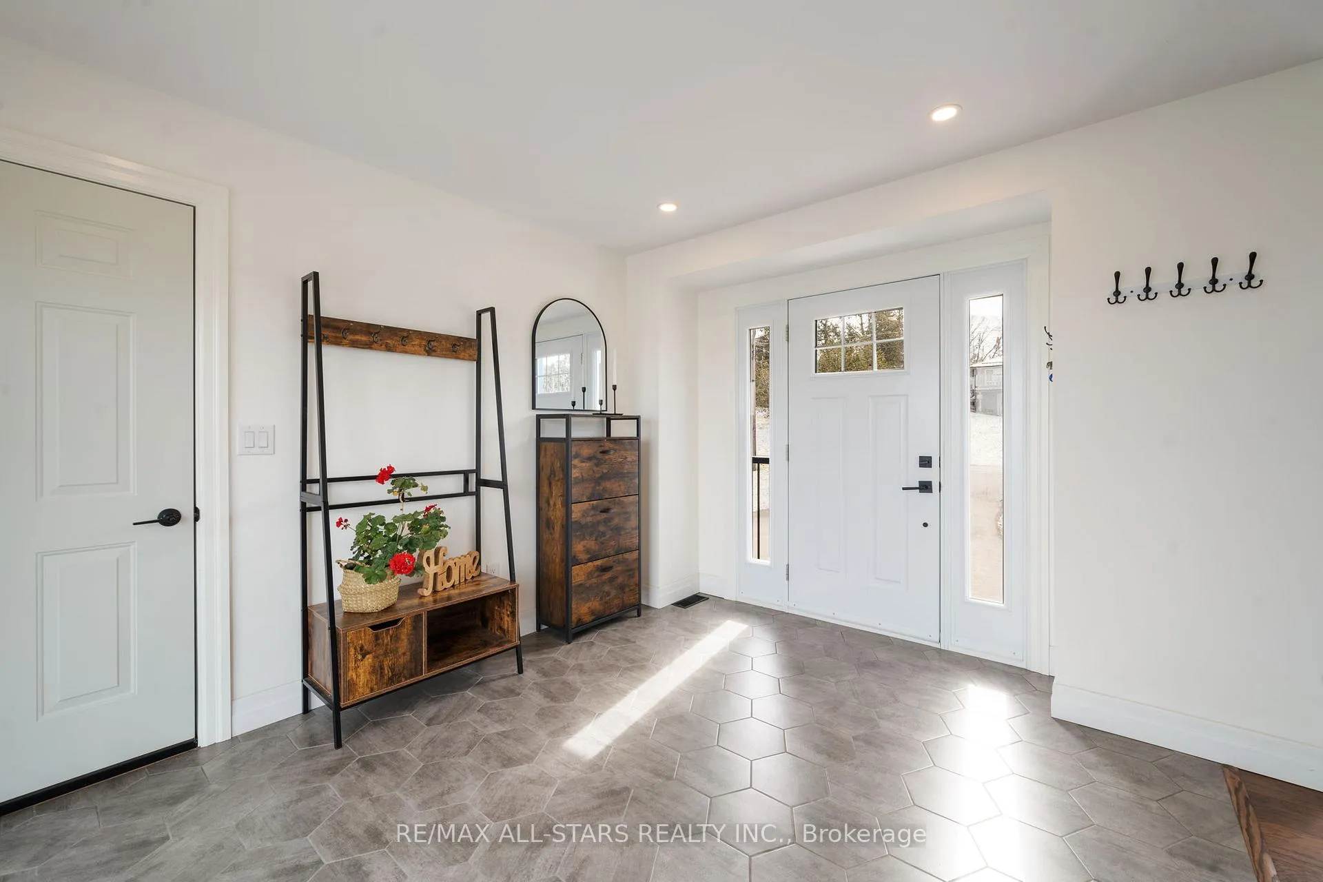 Photo 4 of 181 Cedar Grove Drive, Scugog, Rural Scugog — HOMEH