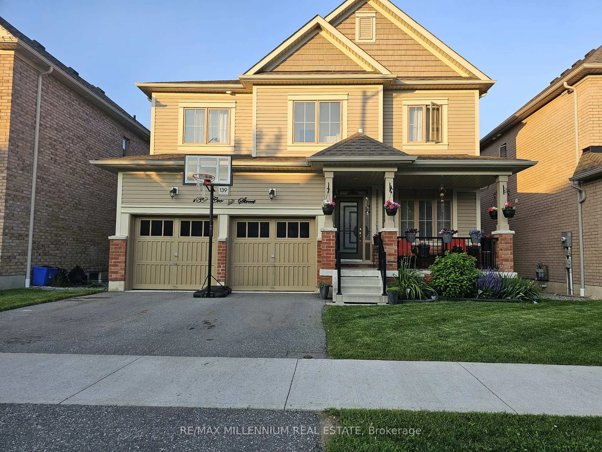 Photo 2 of 139 Crombie Street, Clarington, Bowmanville — HOMEH