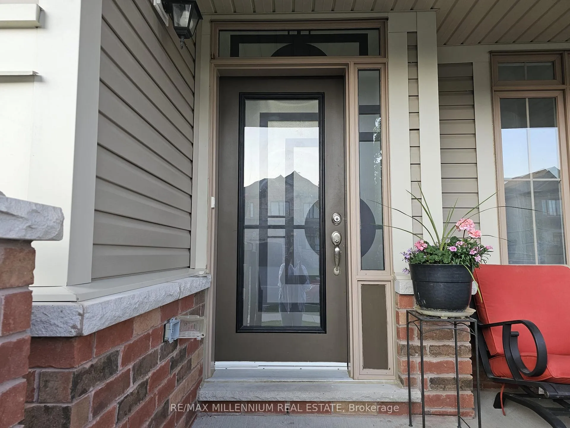 Photo 4 of 139 Crombie Street, Clarington, Bowmanville — HOMEH