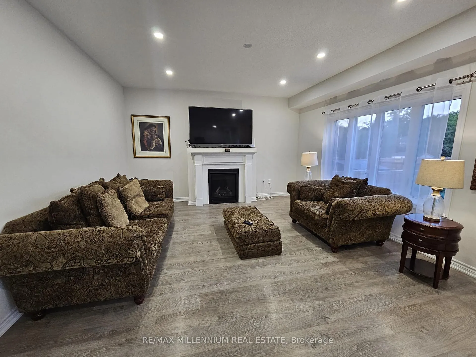 Photo 10 of 139 Crombie Street, Clarington, Bowmanville — HOMEH