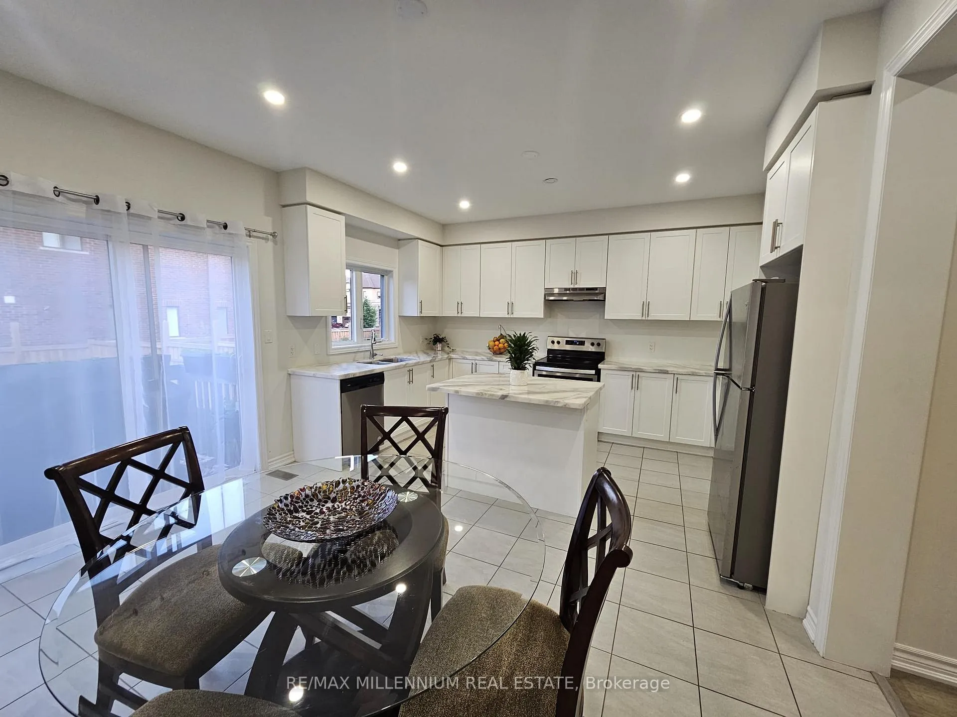 Photo 12 of 139 Crombie Street, Clarington, Bowmanville — HOMEH