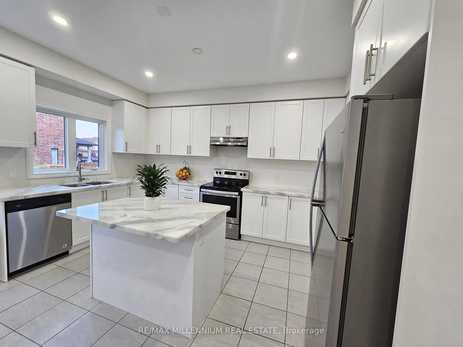 Photo 14 of 139 Crombie Street, Clarington, Bowmanville — HOMEH