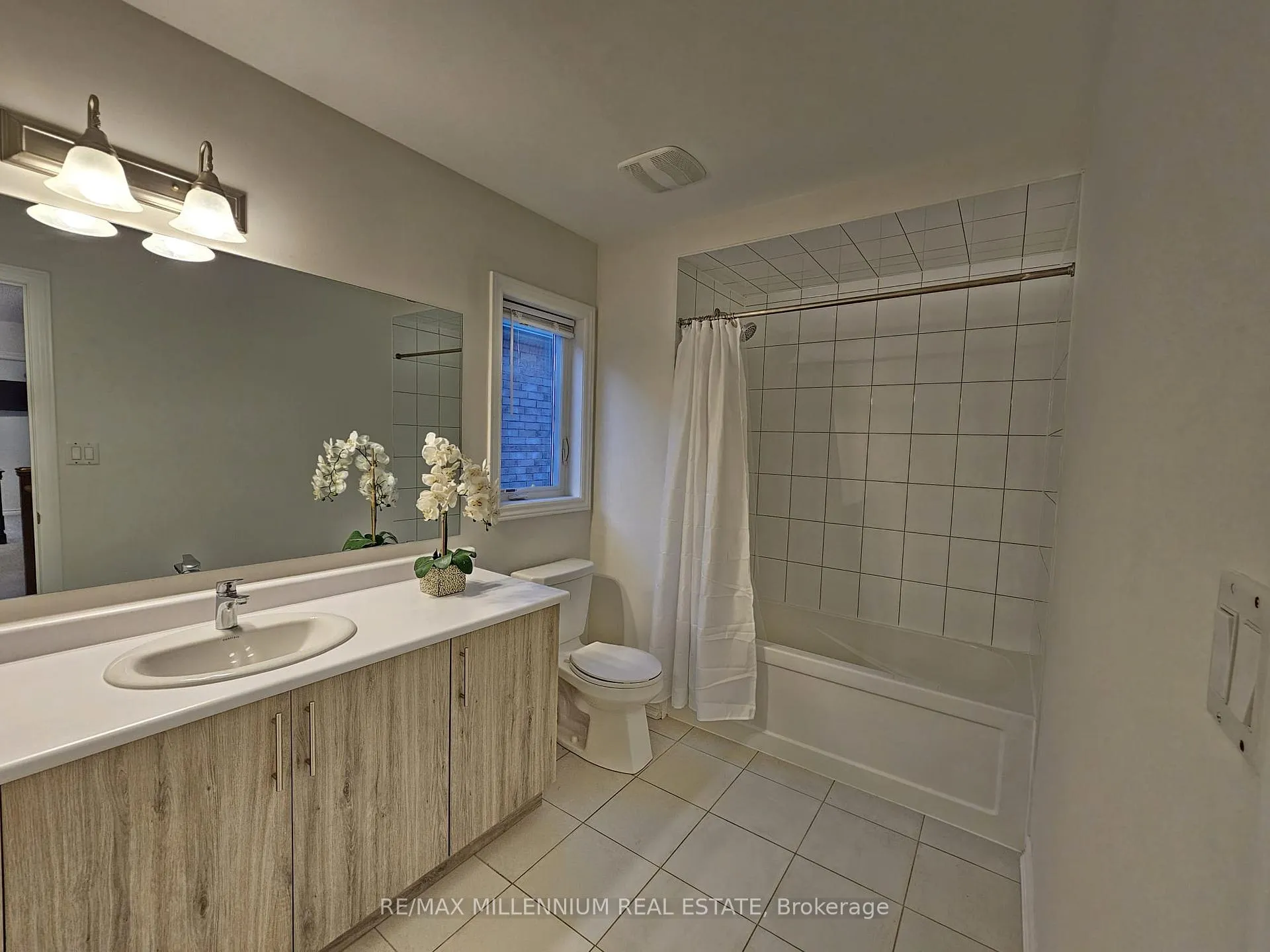 Photo 19 of 139 Crombie Street, Clarington, Bowmanville — HOMEH
