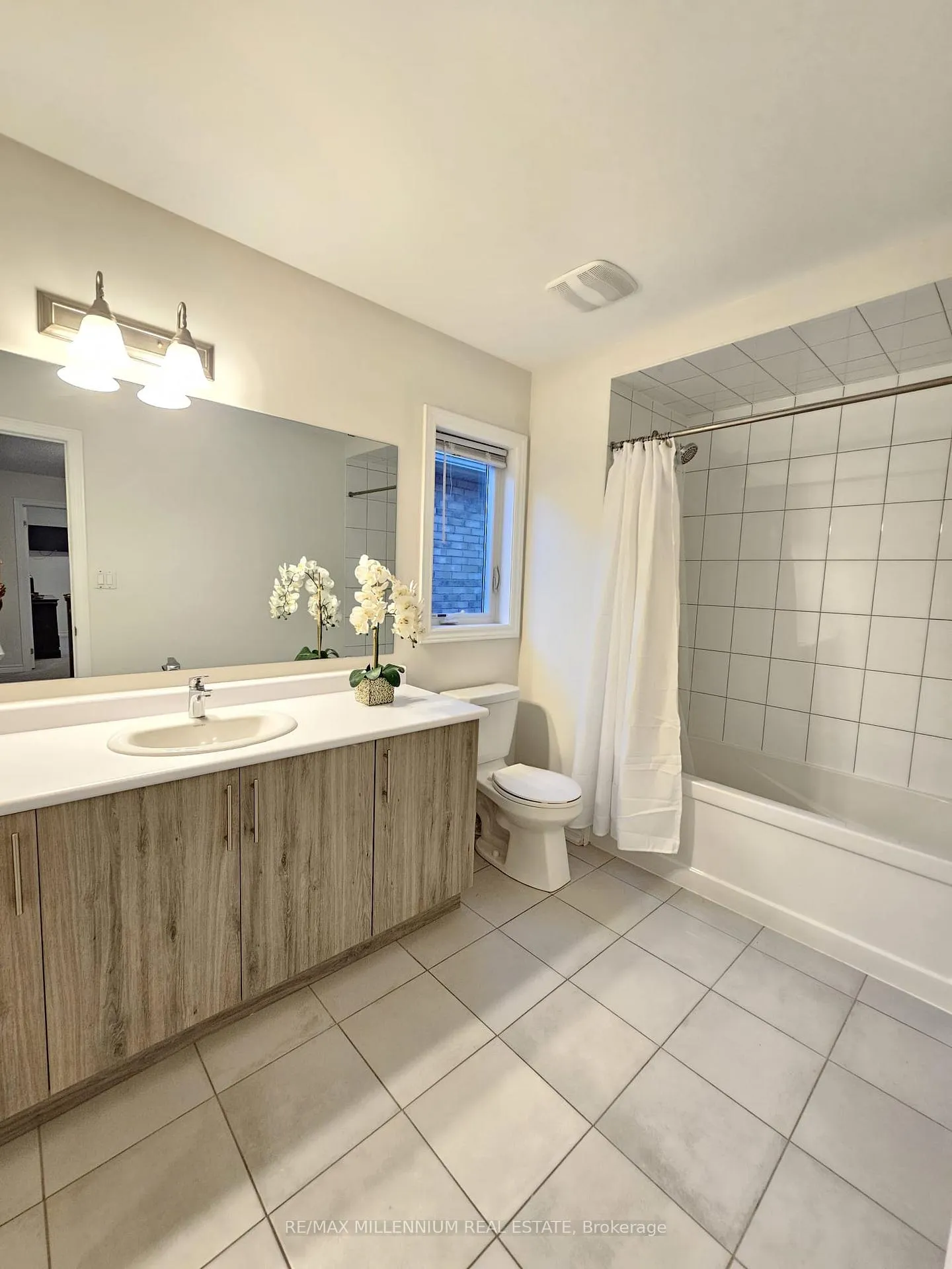 Photo 20 of 139 Crombie Street, Clarington, Bowmanville — HOMEH