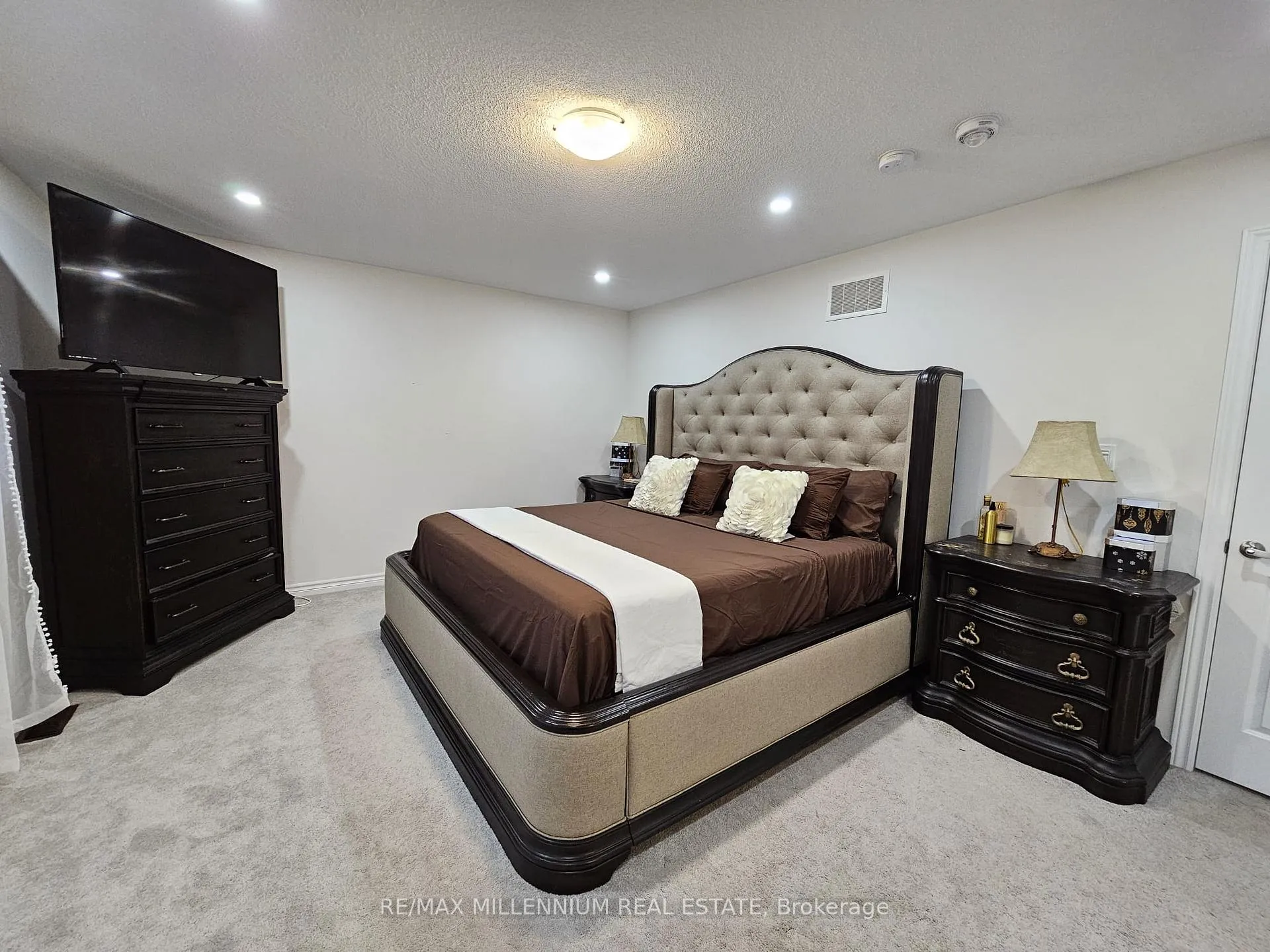 Photo 23 of 139 Crombie Street, Clarington, Bowmanville — HOMEH
