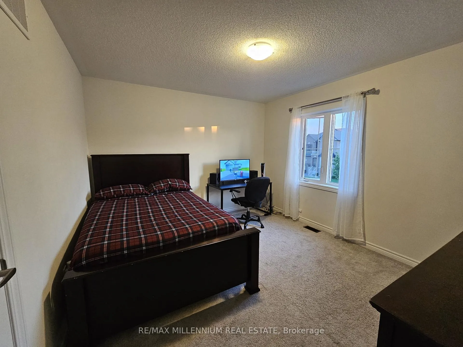 Photo 32 of 139 Crombie Street, Clarington, Bowmanville — HOMEH