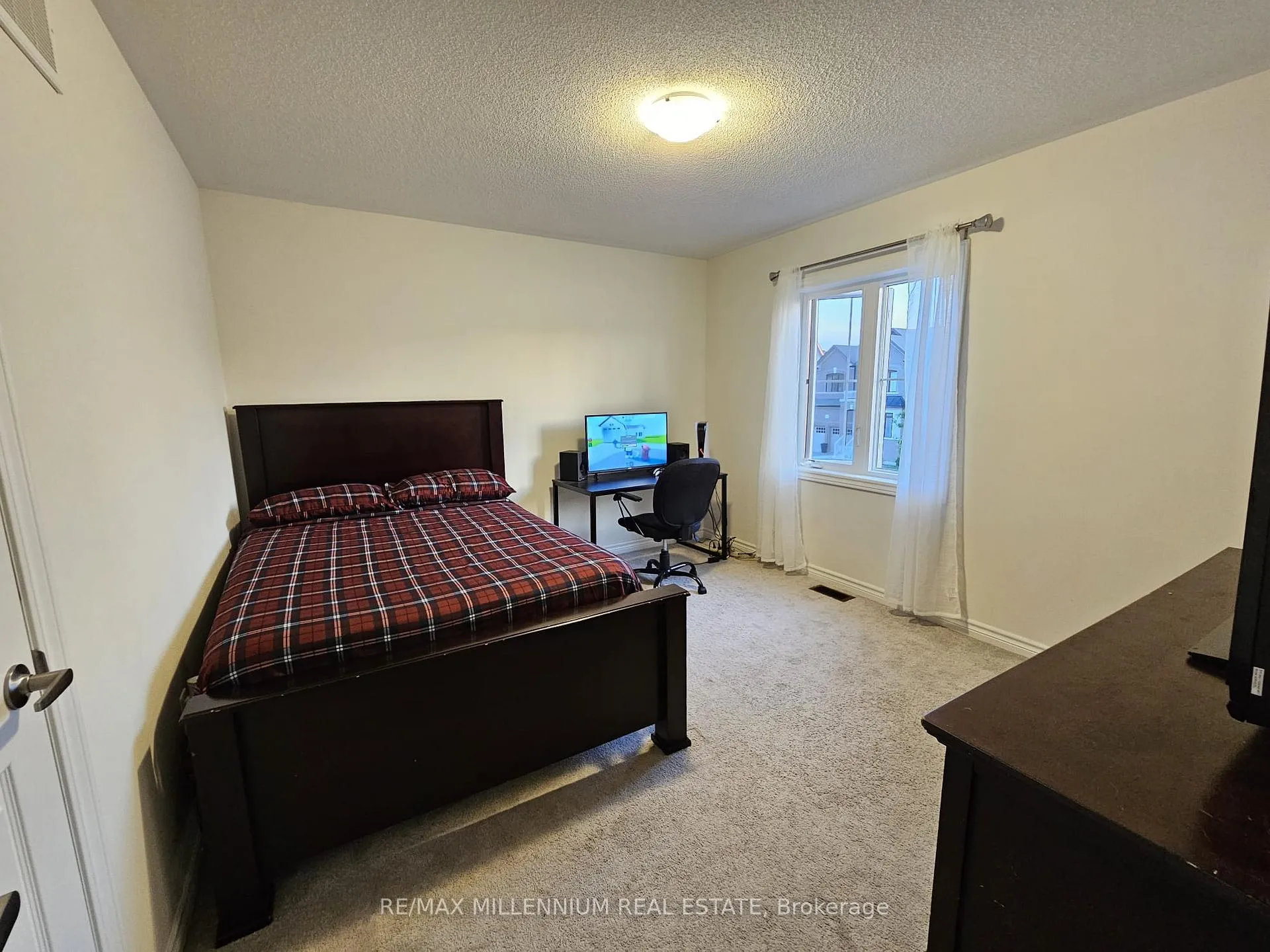 Photo 33 of 139 Crombie Street, Clarington, Bowmanville — HOMEH