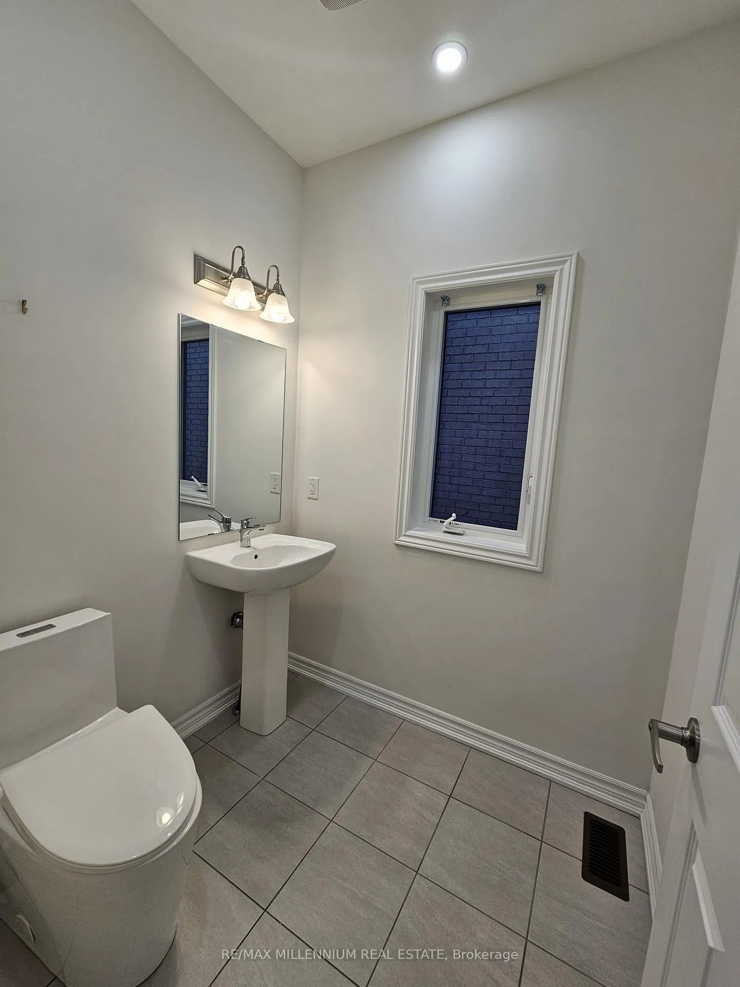 Photo 37 of 139 Crombie Street, Clarington, Bowmanville — HOMEH