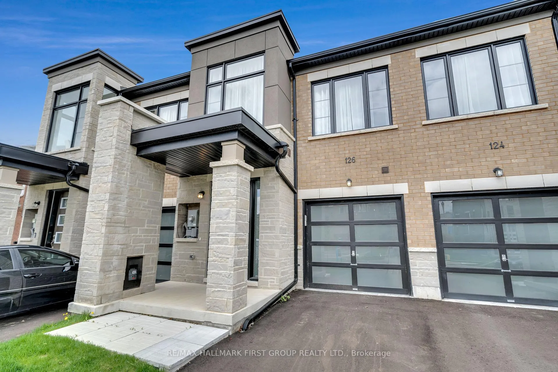 Photo 2 of 126 Pine Gate Place, Whitby, Williamsburg — HOMEH