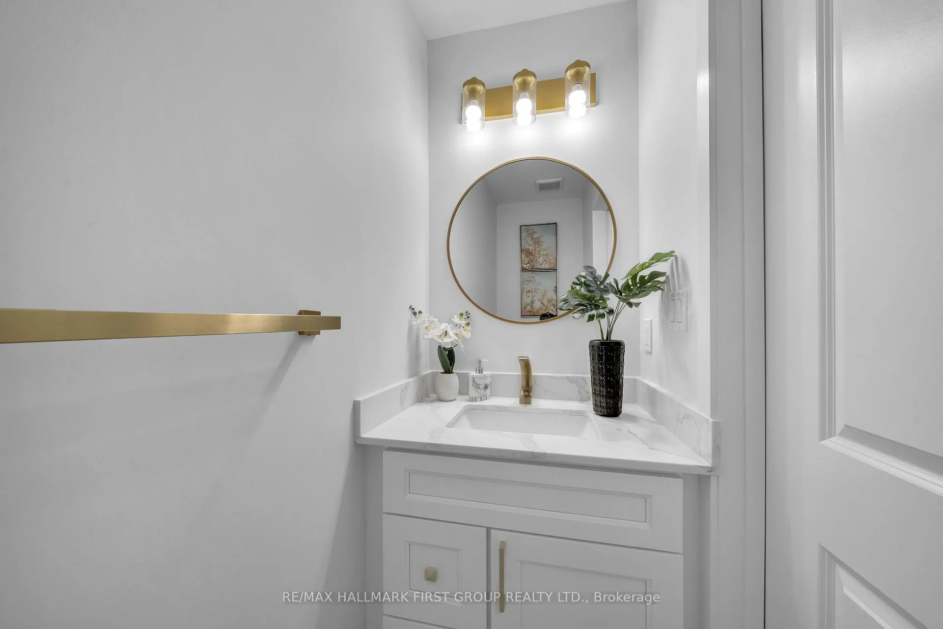 Photo 7 of 126 Pine Gate Place, Whitby, Williamsburg — HOMEH