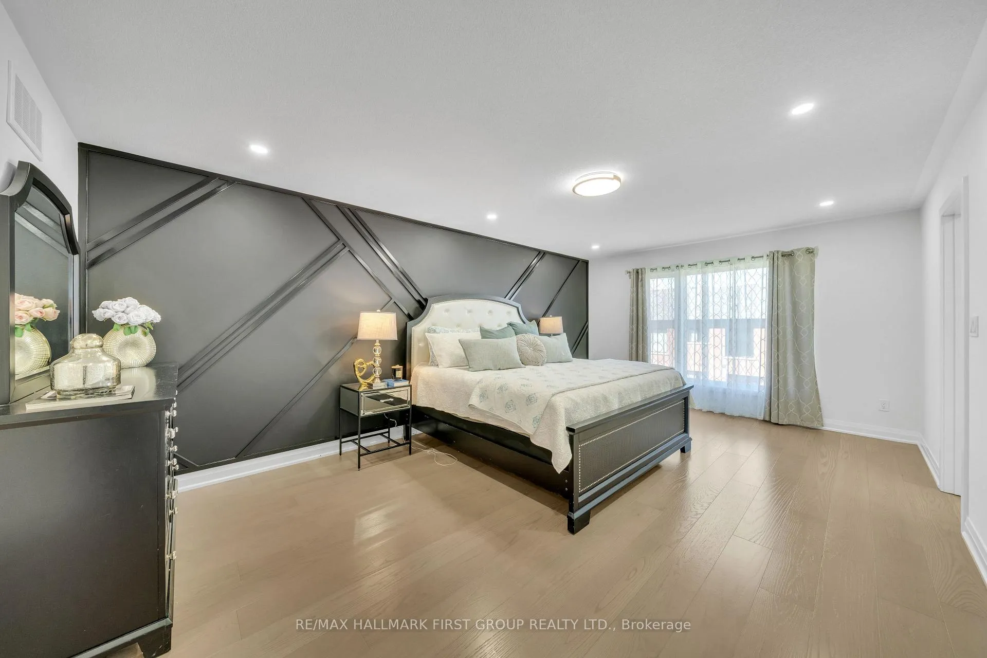 Photo 19 of 126 Pine Gate Place, Whitby, Williamsburg — HOMEH