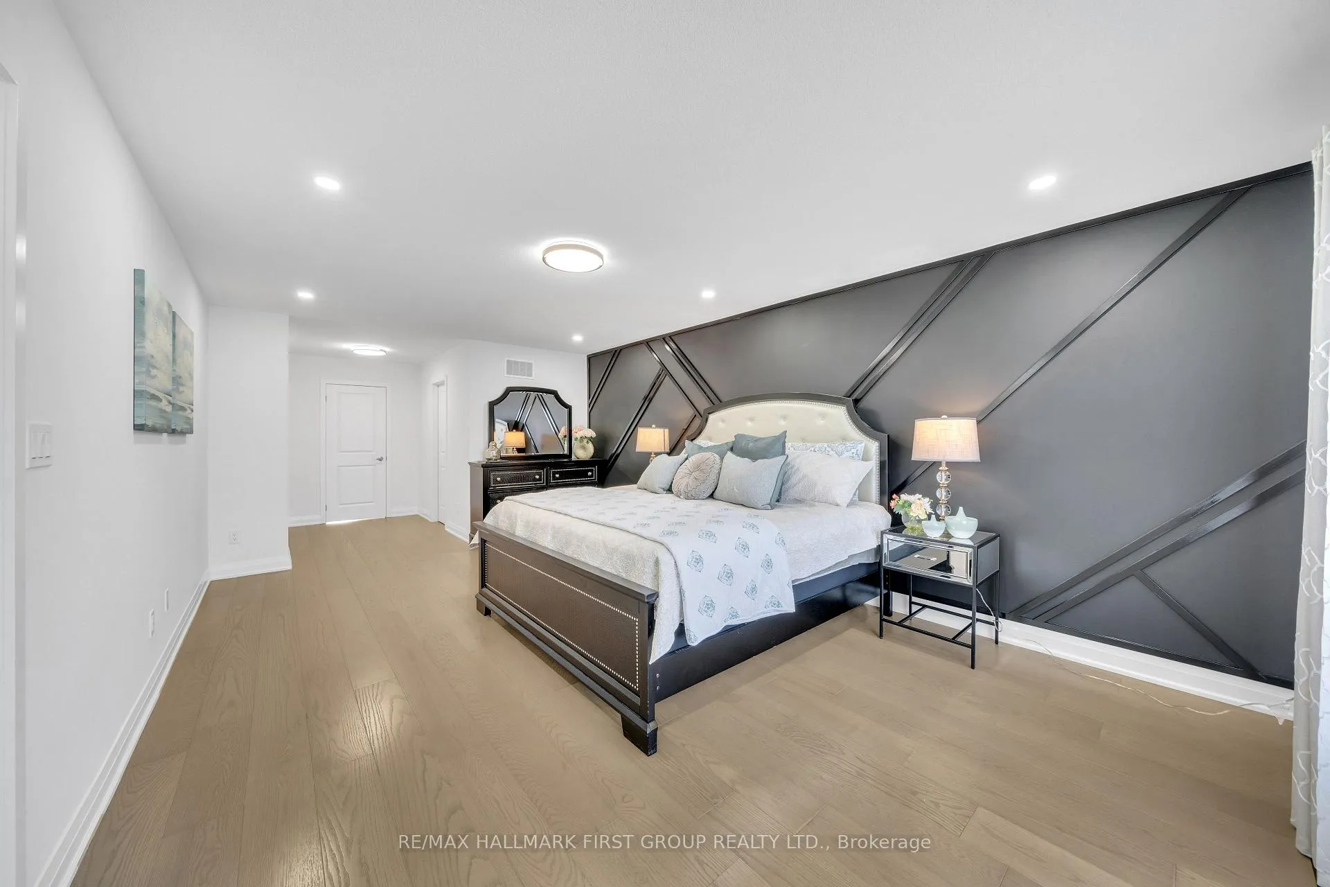 Photo 20 of 126 Pine Gate Place, Whitby, Williamsburg — HOMEH