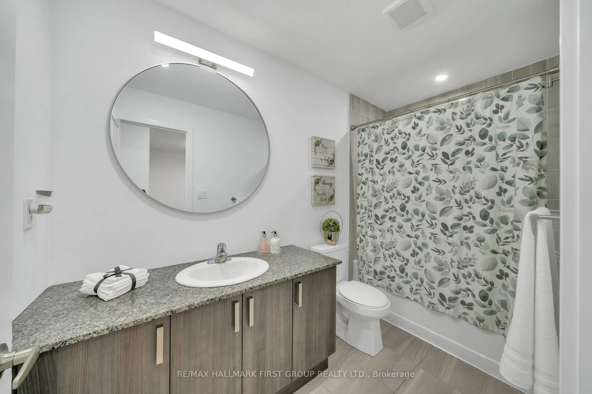 Photo 25 of 126 Pine Gate Place, Whitby, Williamsburg — HOMEH