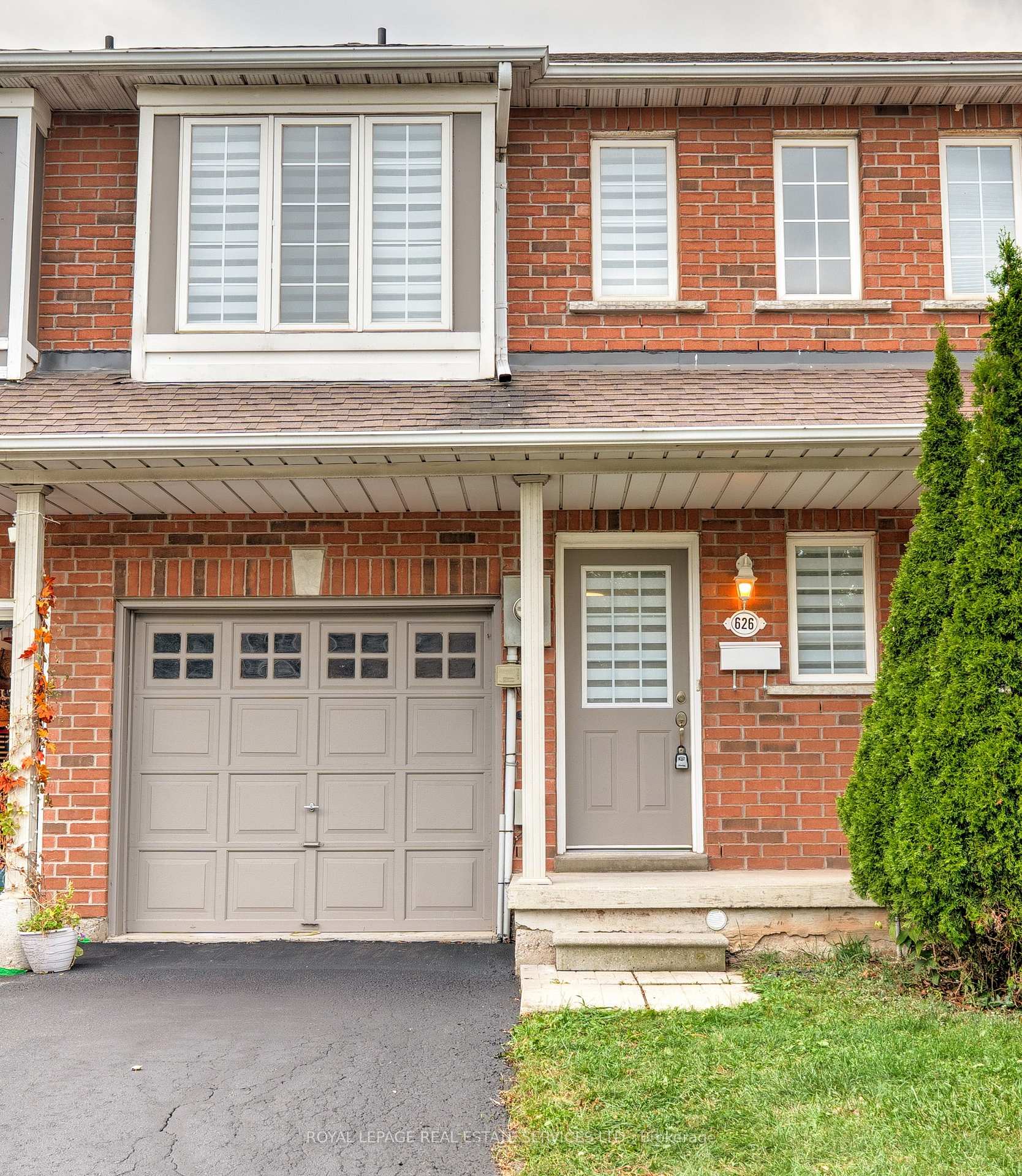 Photo 1 of 626 Iris Court, Burlington, Shoreacres — HOMEH