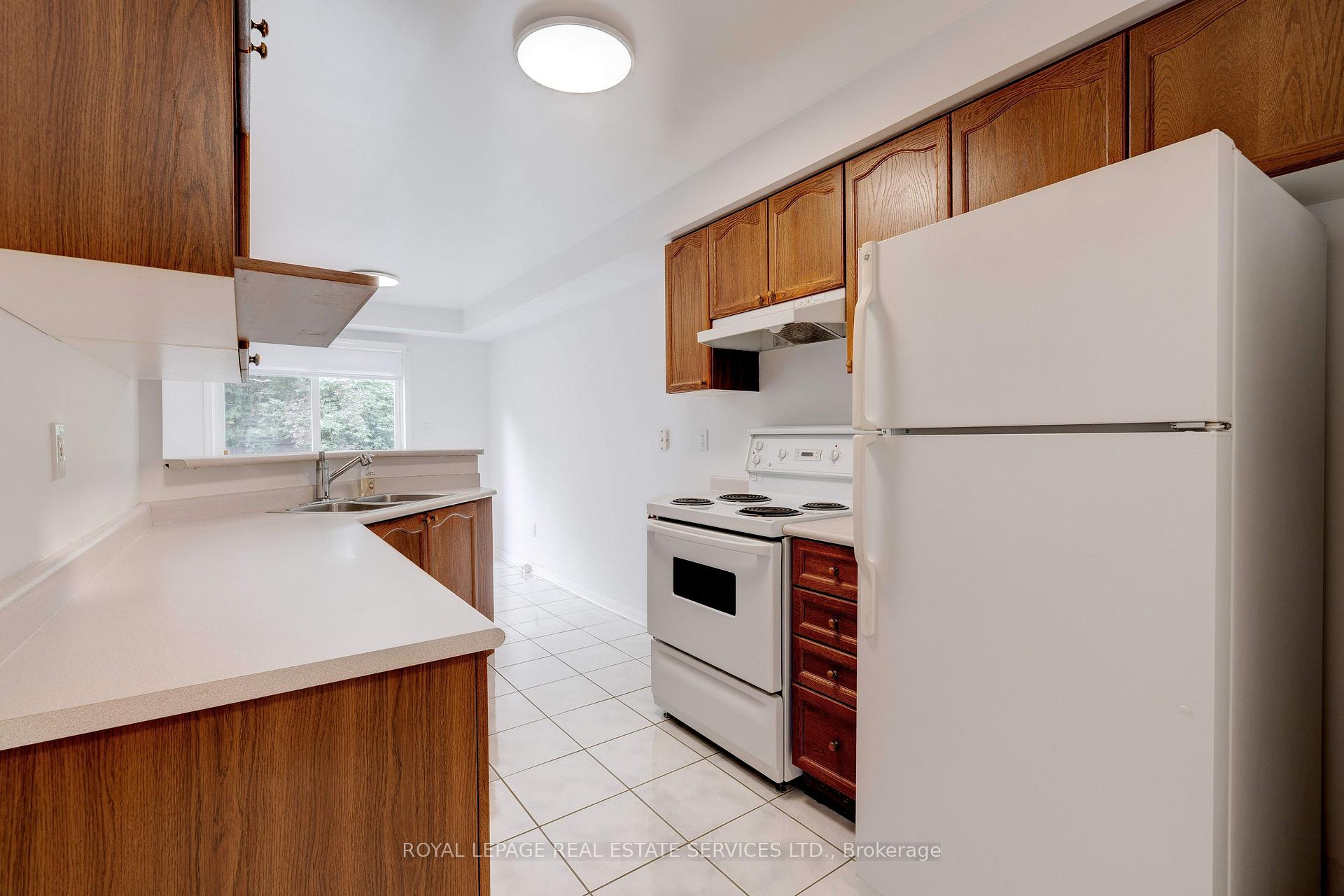 Photo 5 of 626 Iris Court, Burlington, Shoreacres — HOMEH