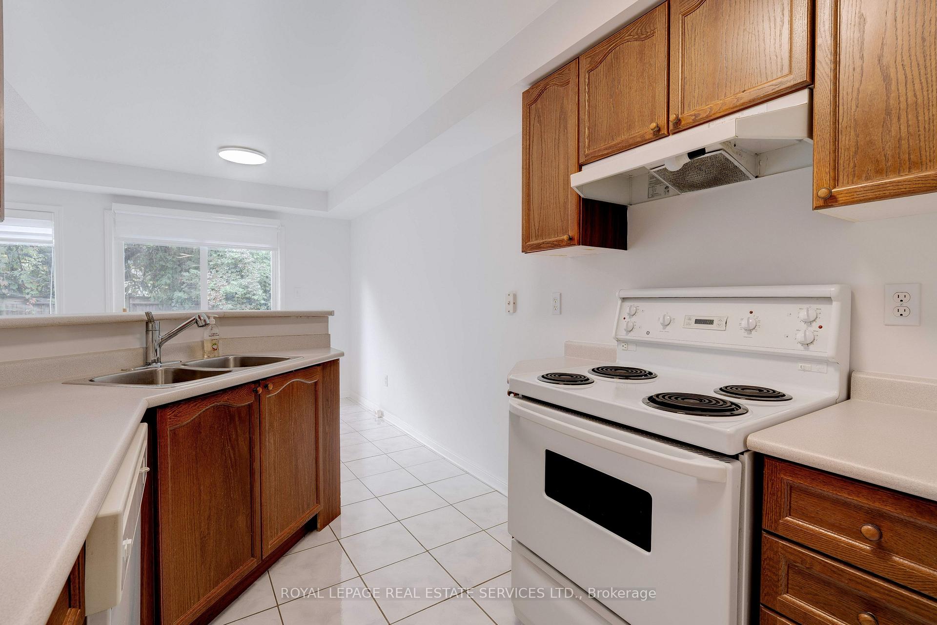 Photo 6 of 626 Iris Court, Burlington, Shoreacres — HOMEH