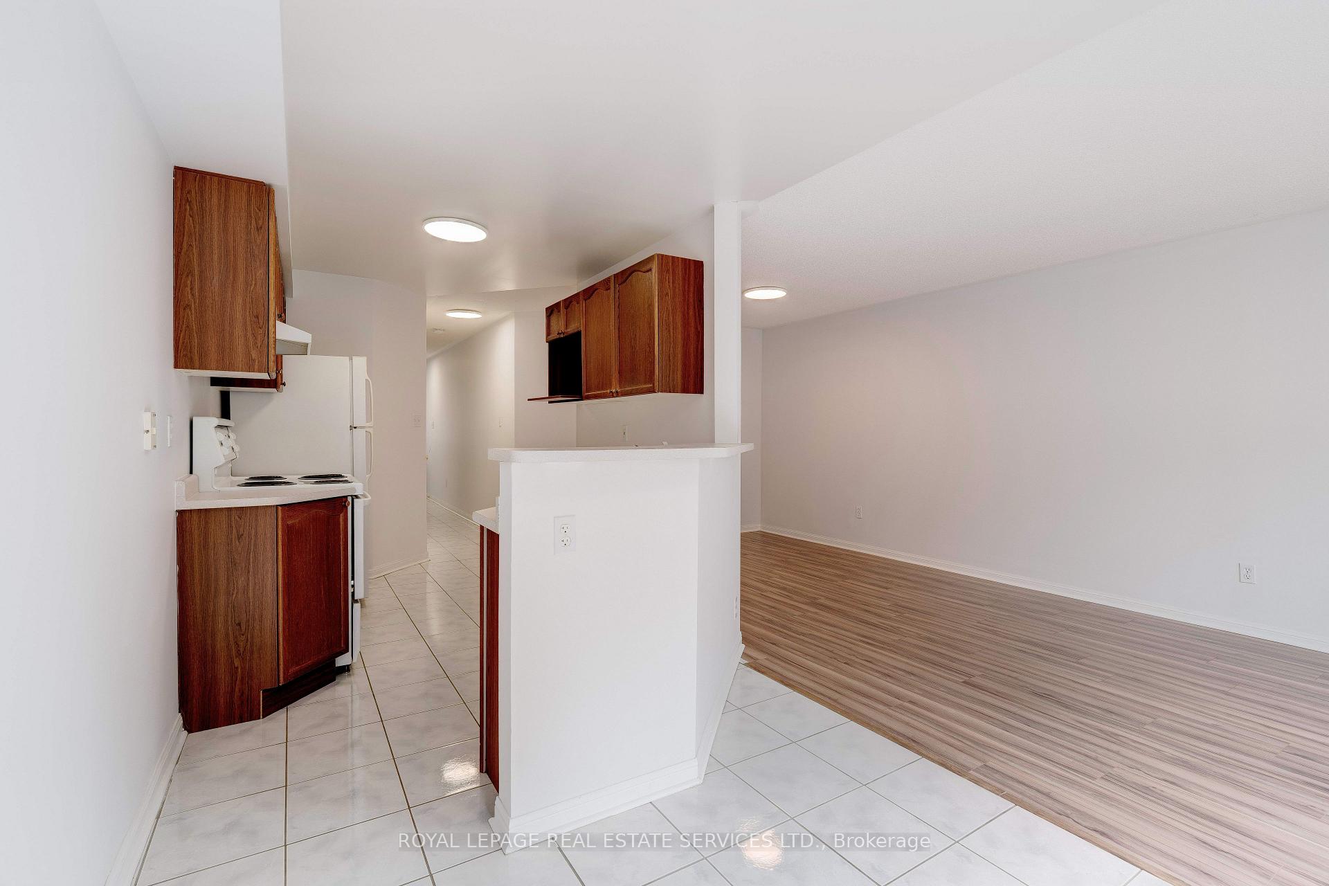 Photo 11 of 626 Iris Court, Burlington, Shoreacres — HOMEH