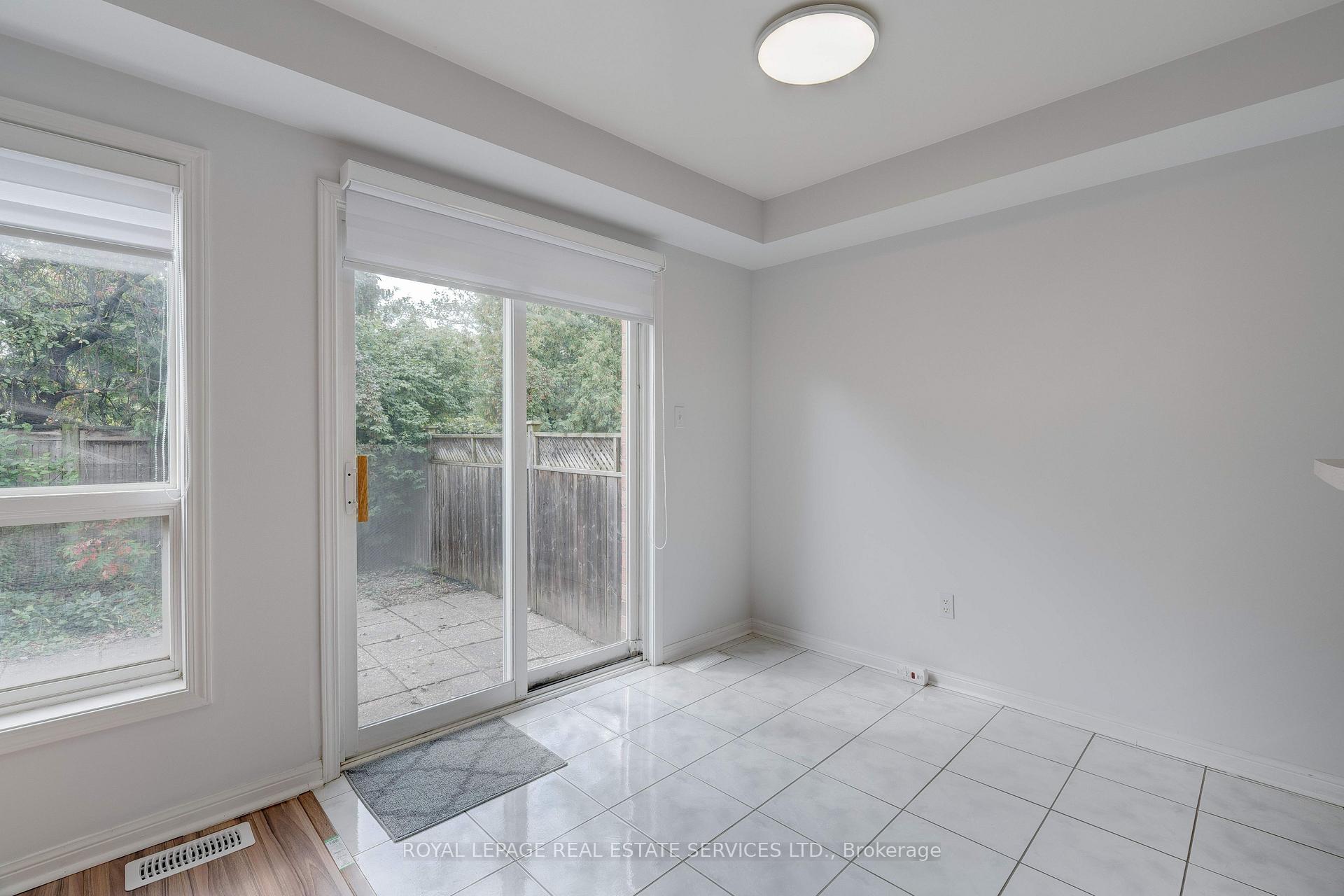Photo 12 of 626 Iris Court, Burlington, Shoreacres — HOMEH