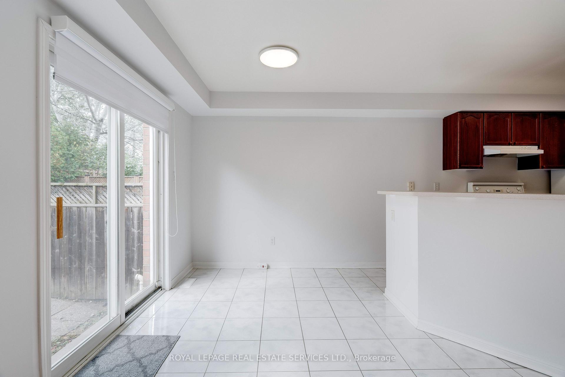 Photo 13 of 626 Iris Court, Burlington, Shoreacres — HOMEH