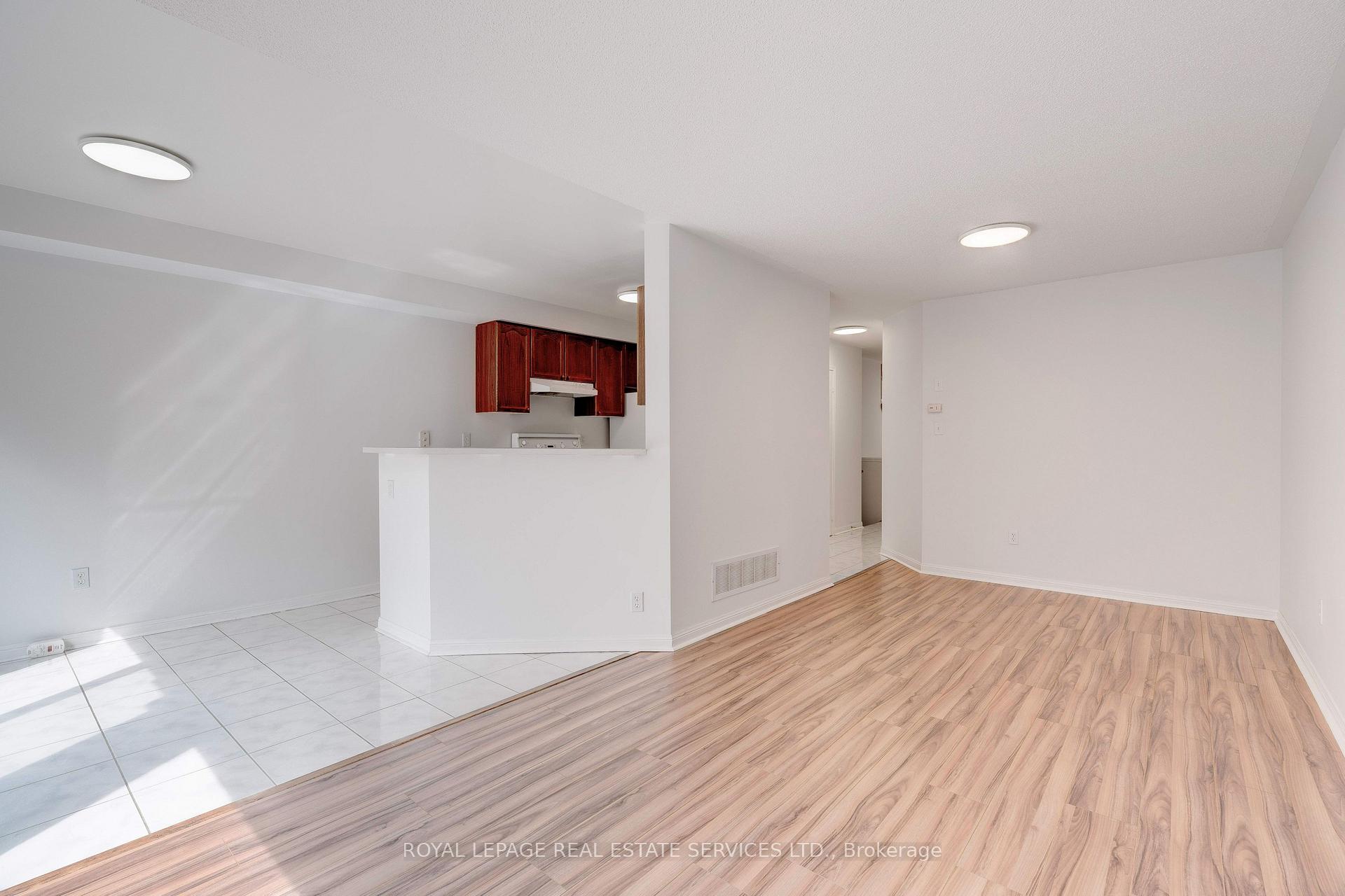 Photo 14 of 626 Iris Court, Burlington, Shoreacres — HOMEH