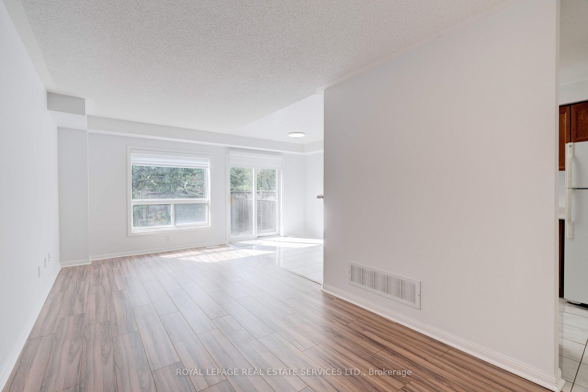 Photo 15 of 626 Iris Court, Burlington, Shoreacres — HOMEH