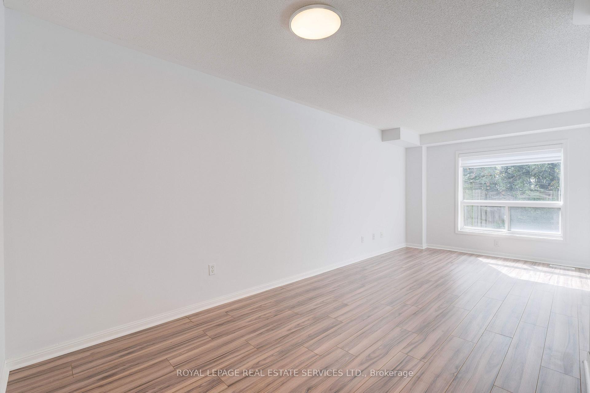 Photo 16 of 626 Iris Court, Burlington, Shoreacres — HOMEH